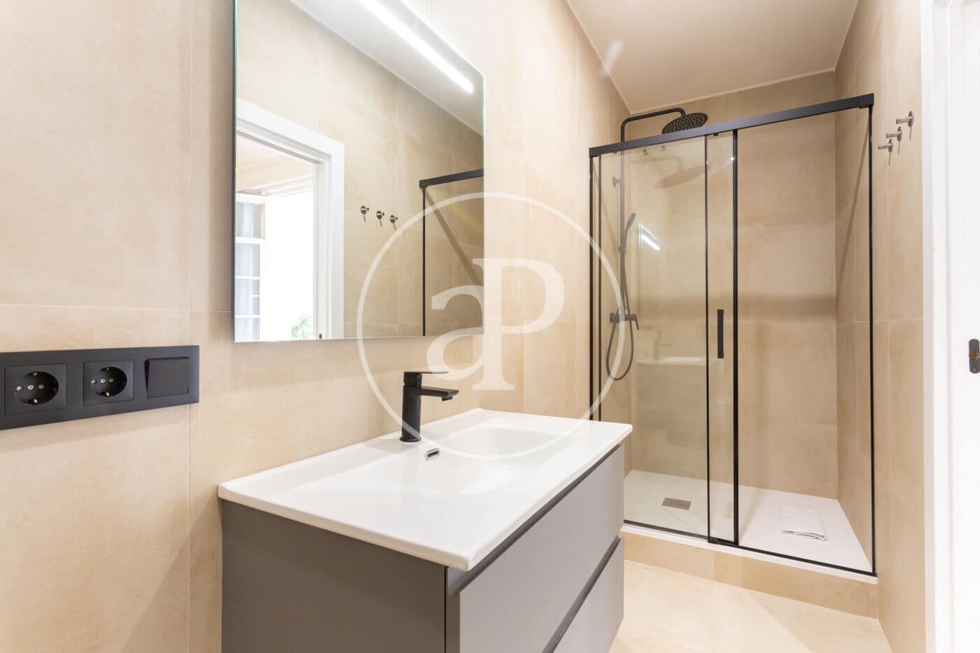 5 soveværelse Lejlighed til leje i Barcelona by - € 6.500 (Ref: 9232864)