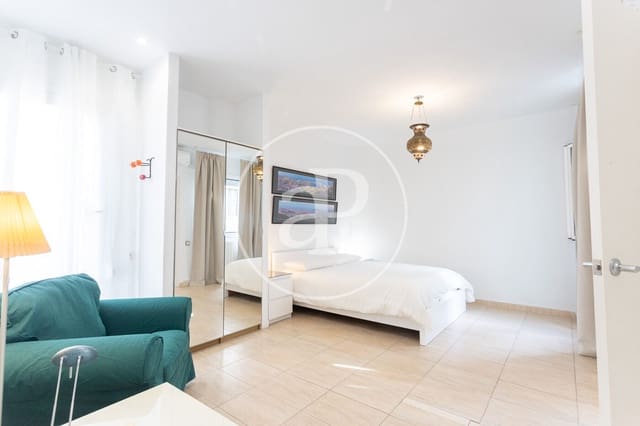 3 bedroom Penthouse for rent in La Dreta de L'Eixample, Barcelona city - € 3,500 (Ref: 9243377)