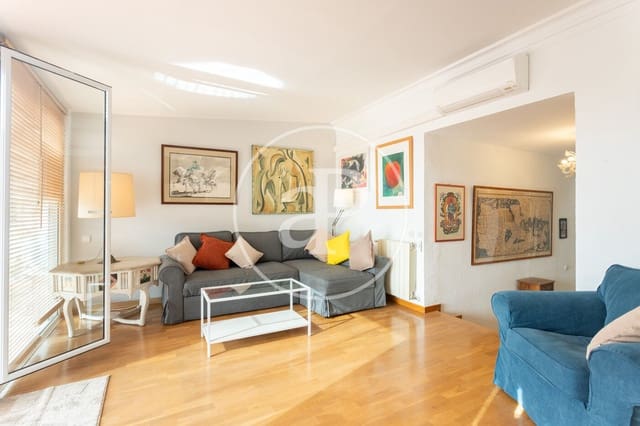 3 bedroom Penthouse for rent in La Dreta de L'Eixample, Barcelona city - € 3,500 (Ref: 9243377)