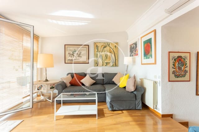 3 bedroom Penthouse for rent in La Dreta de L'Eixample, Barcelona city - € 3,500 (Ref: 9243377)