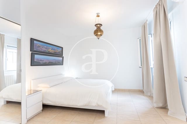 3 bedroom Penthouse for rent in La Dreta de L'Eixample, Barcelona city - € 3,500 (Ref: 9243377)