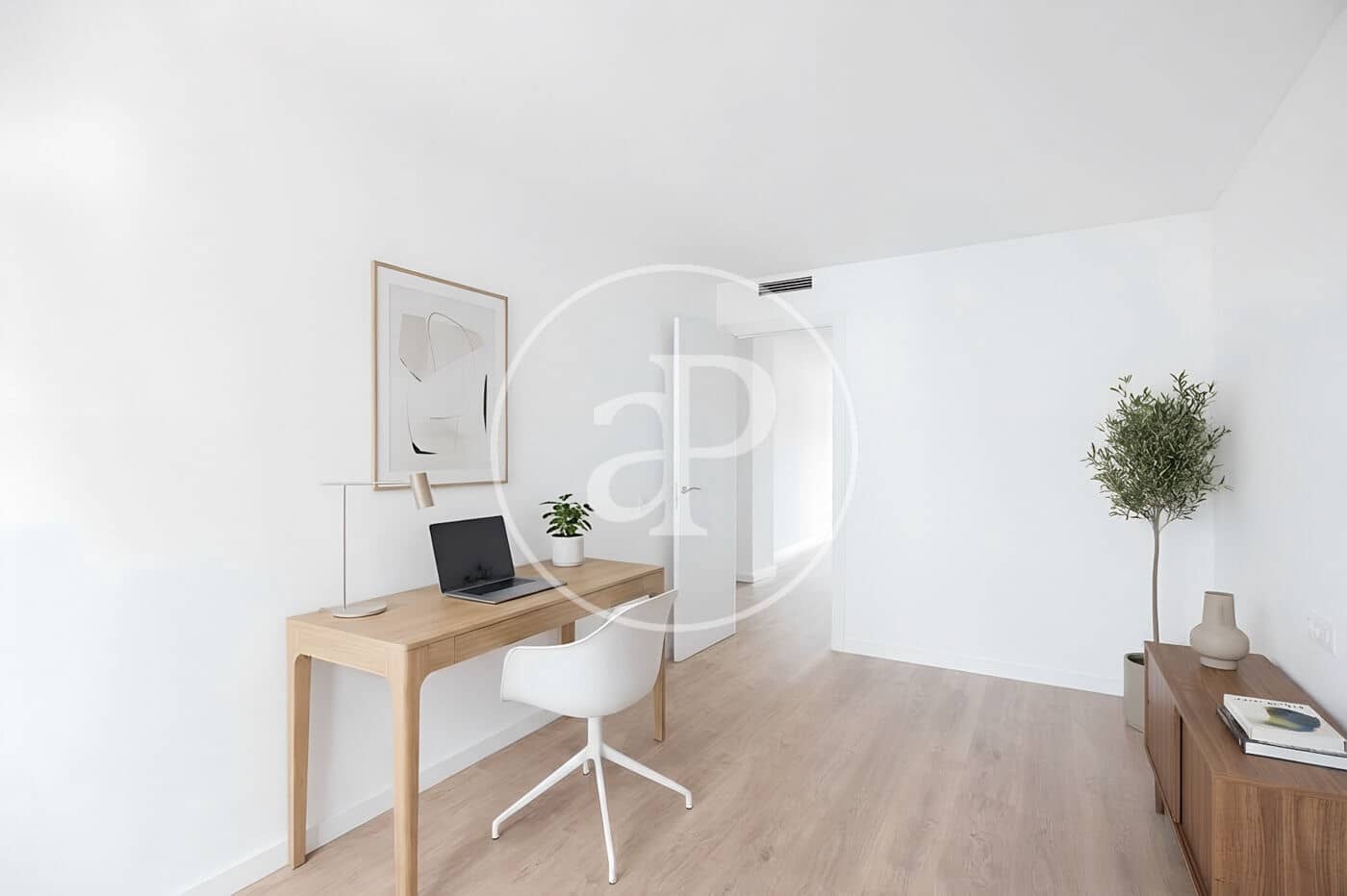 Apartment for sale in L'Hospitalet de Llobregat - € 390,000 (Ref: 9243379)