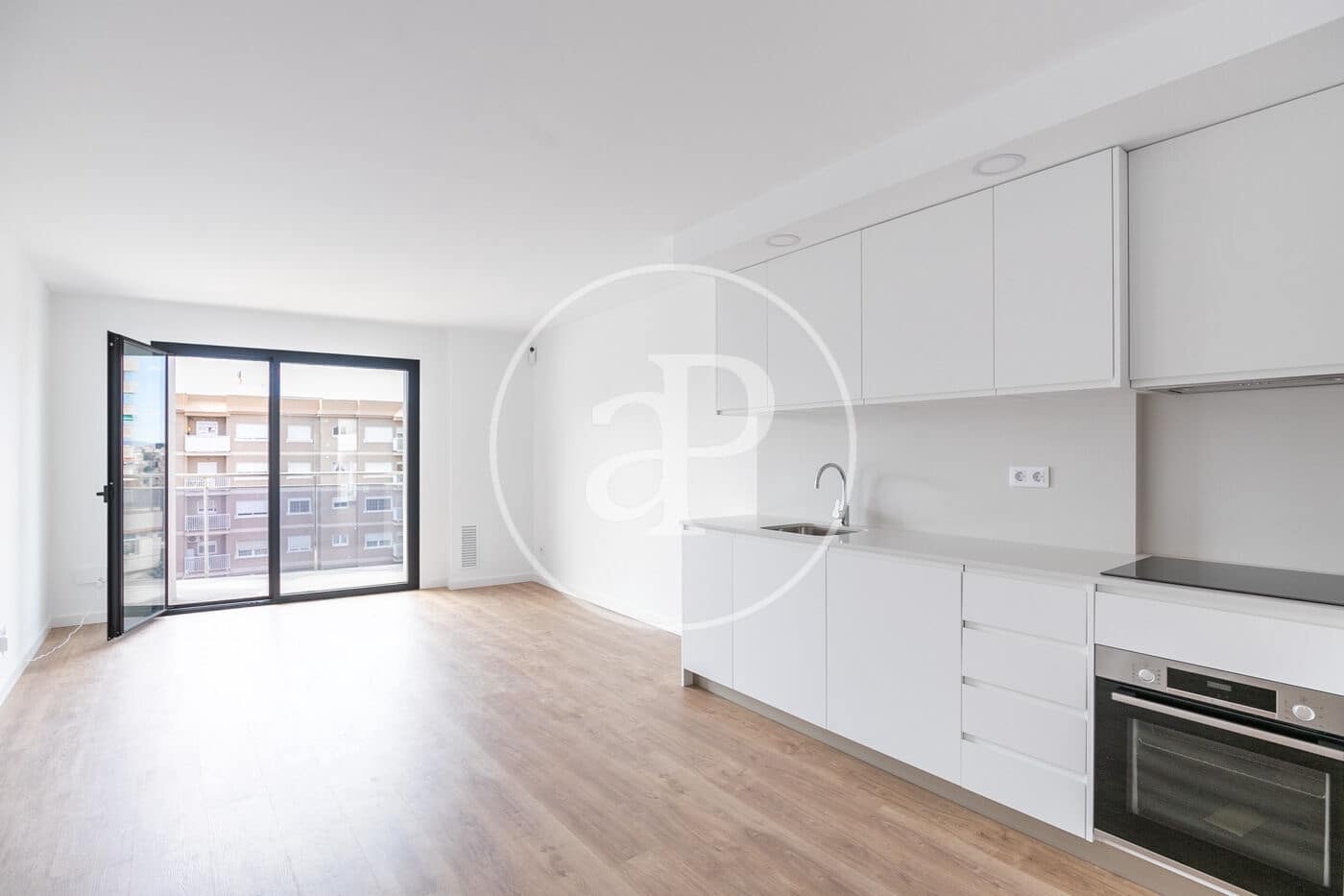 Apartment for sale in L'Hospitalet de Llobregat - € 390,000 (Ref: 9243379)