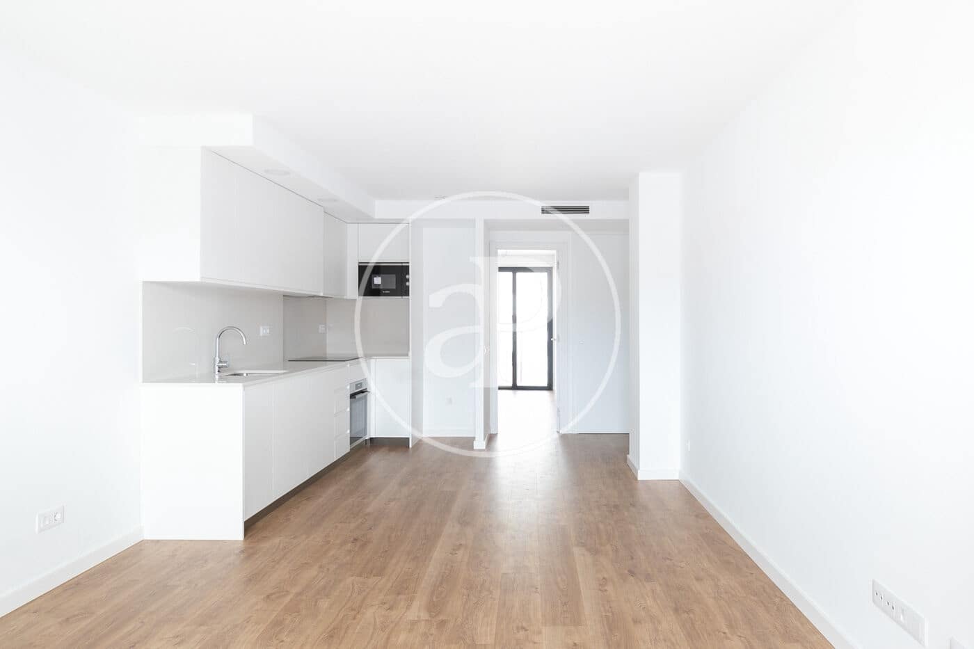 Apartment for sale in L'Hospitalet de Llobregat - € 390,000 (Ref: 9243379)