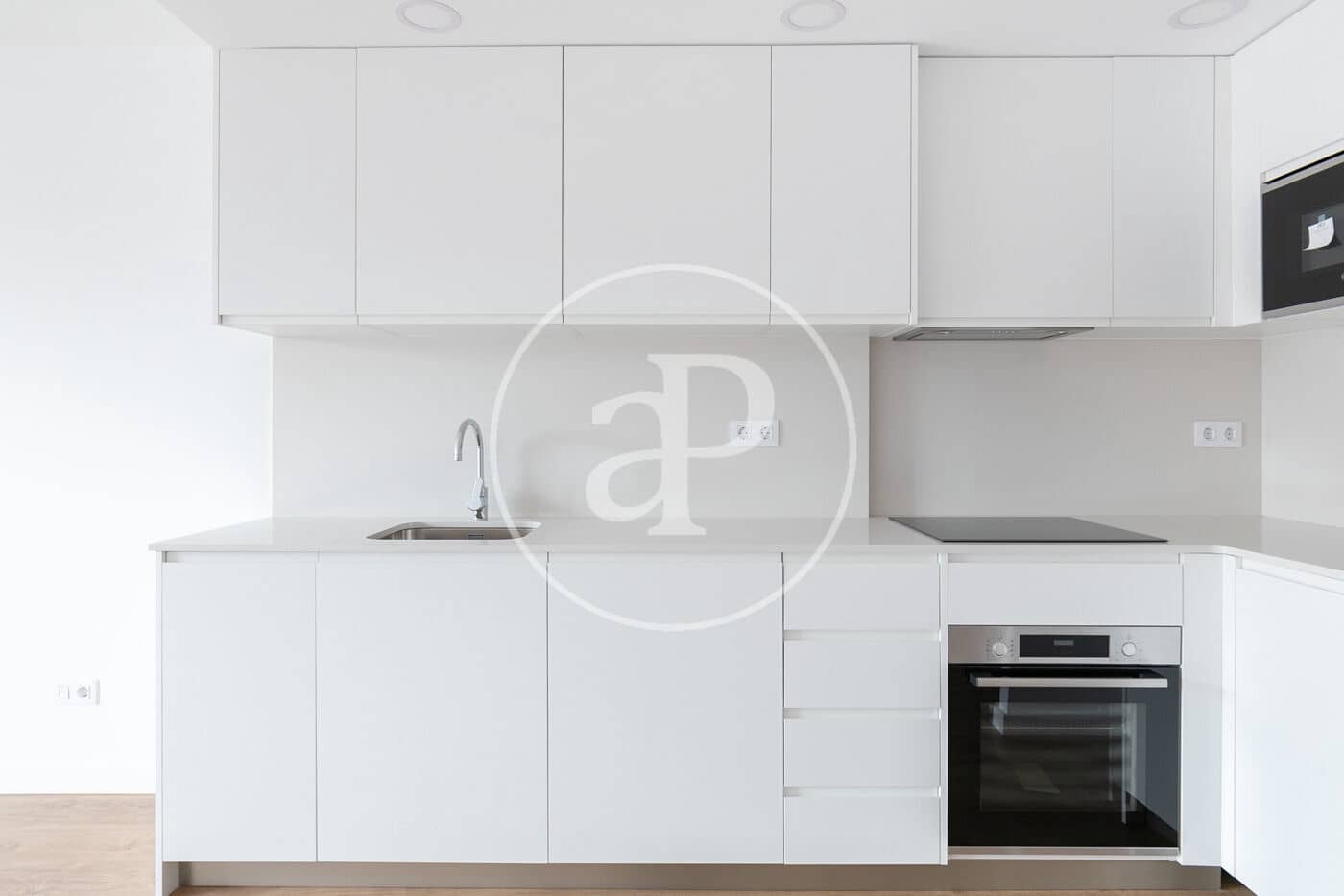 Apartment for sale in L'Hospitalet de Llobregat - € 390,000 (Ref: 9243379)