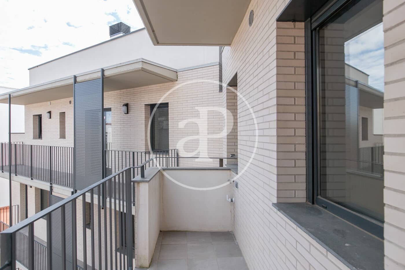 Apartment for sale in L'Hospitalet de Llobregat - € 390,000 (Ref: 9243379)