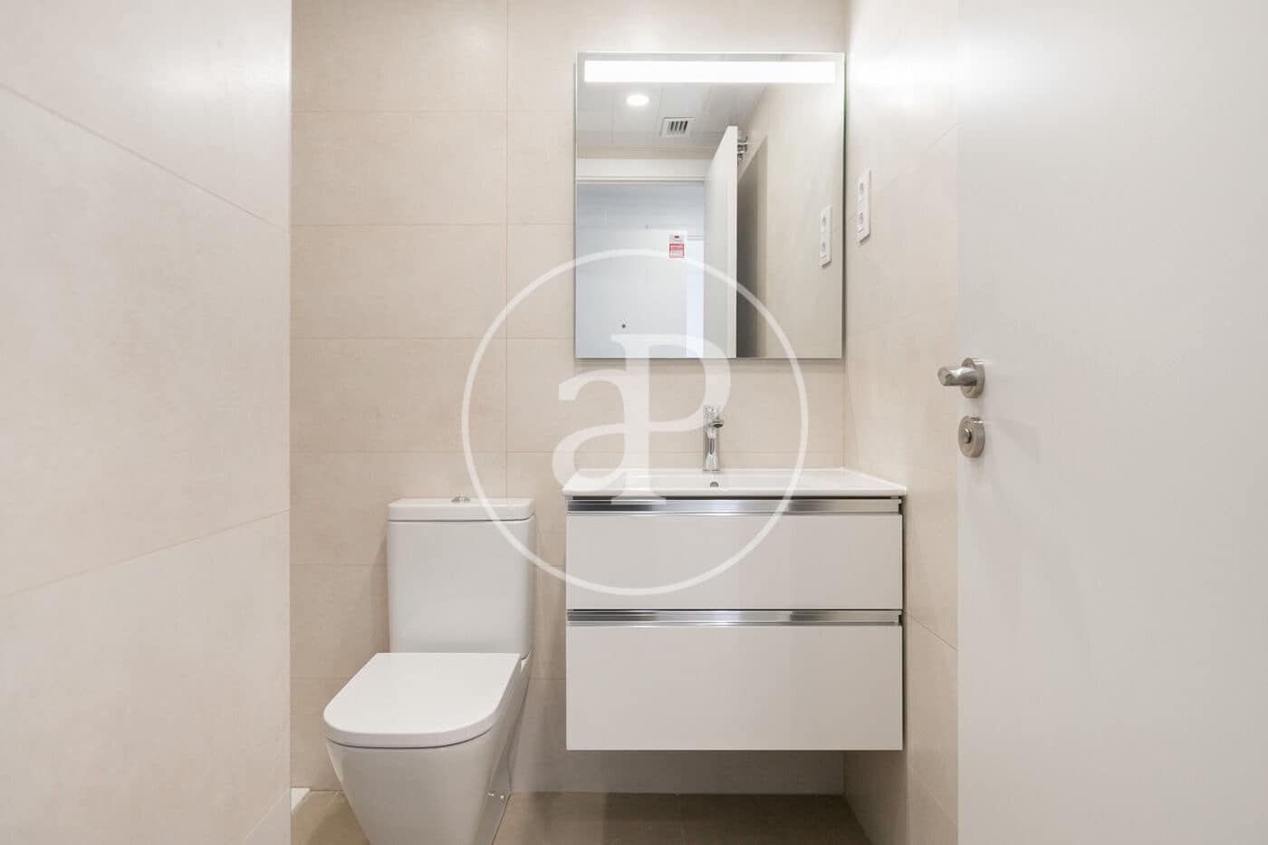 Apartment for sale in L'Hospitalet de Llobregat - € 390,000 (Ref: 9243379)