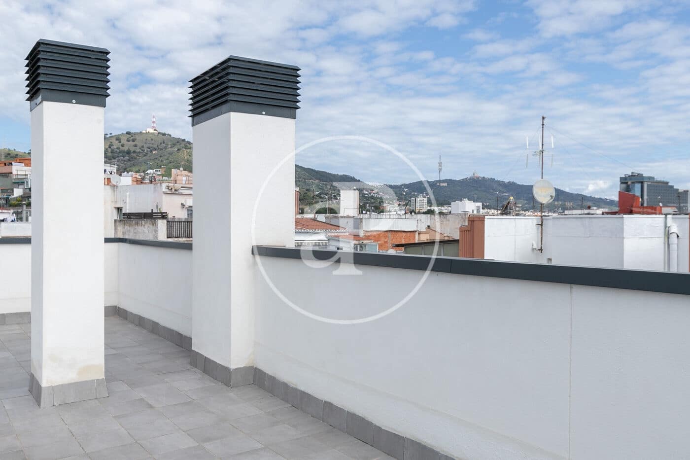 Apartment for sale in L'Hospitalet de Llobregat - € 390,000 (Ref: 9243379)