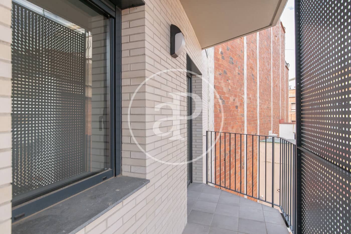 Apartment for sale in L'Hospitalet de Llobregat - € 390,000 (Ref: 9243379)