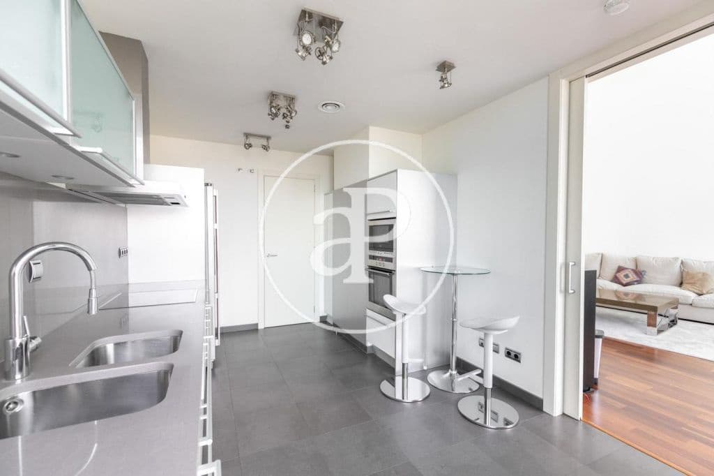 3 soveværelse Penthouse til leje i Barcelona by med swimmingpool - € 5.700 (Ref: 9252411)