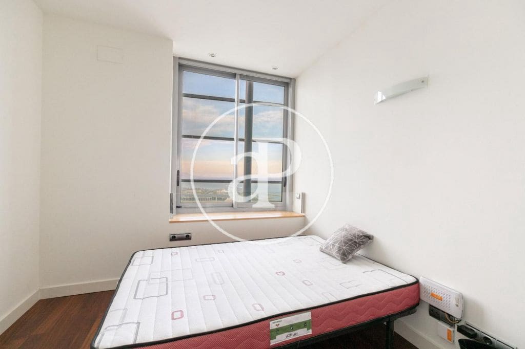 3 soveværelse Penthouse til leje i Barcelona by med swimmingpool - € 5.700 (Ref: 9252411)