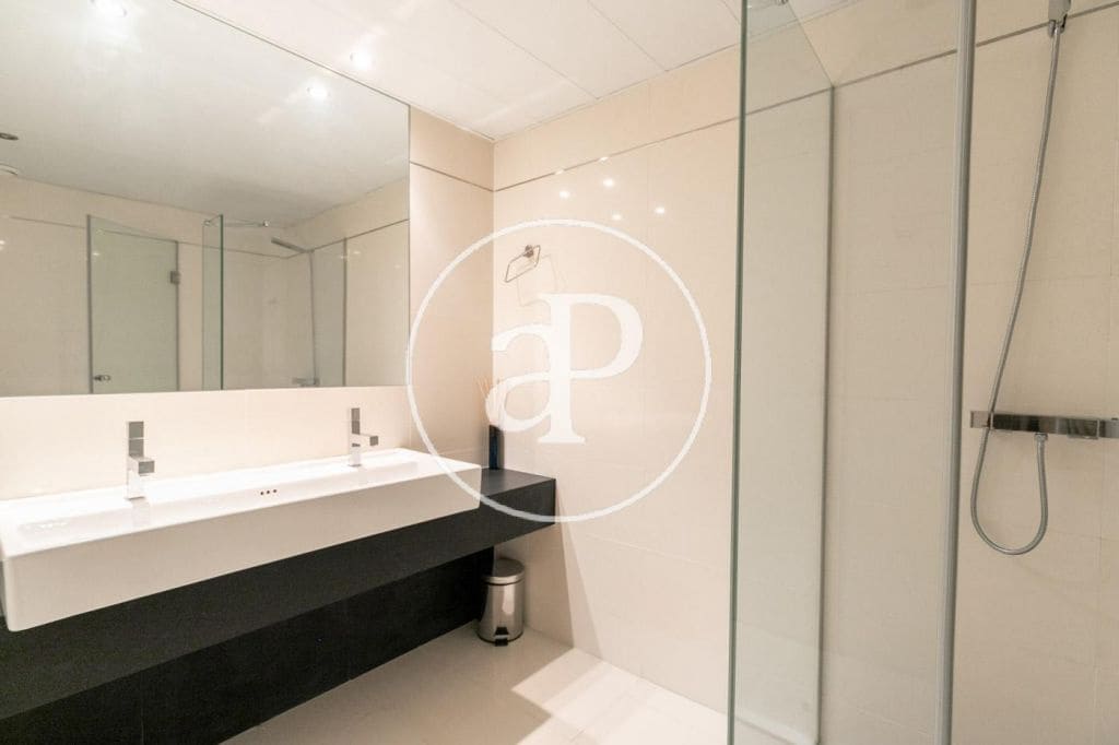 3 soveværelse Penthouse til leje i Barcelona by med swimmingpool - € 5.700 (Ref: 9252411)