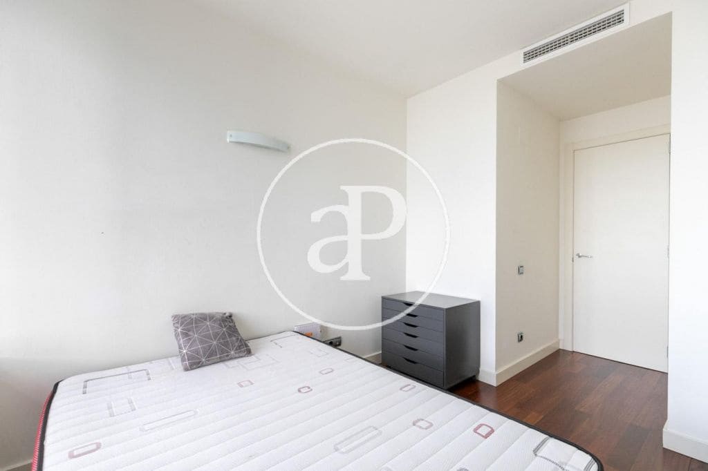 3 soveværelse Penthouse til leje i Barcelona by med swimmingpool - € 5.700 (Ref: 9252411)