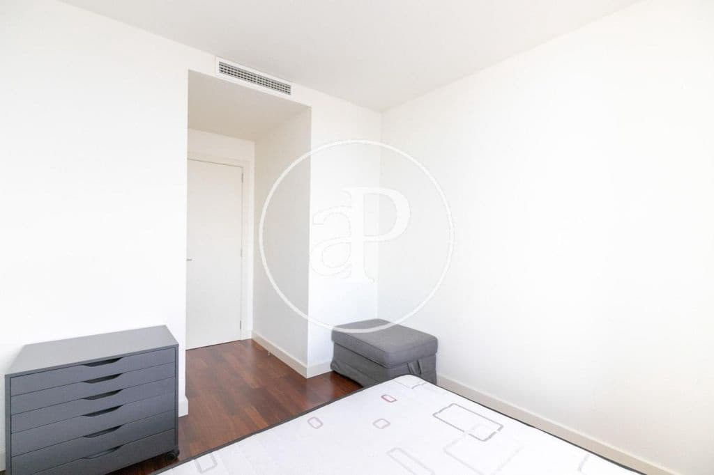 3 soveværelse Penthouse til leje i Barcelona by med swimmingpool - € 5.700 (Ref: 9252411)