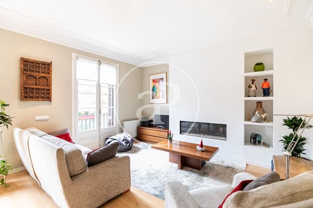 3 bedroom Apartment for sale in El Raval, Barcelona city - € 695,000 (Ref: 9255255)