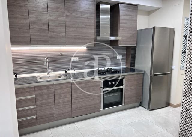 3 quarto Apartamento para arrendar em Sant Martí de Provenals, Barcelona cidade - 1 600 € (Ref: 9261853)