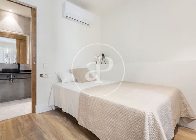 3 bedroom Apartment for rent in El Barri Gòtic, Barcelona city - € 2,500 (Ref: 9261858)