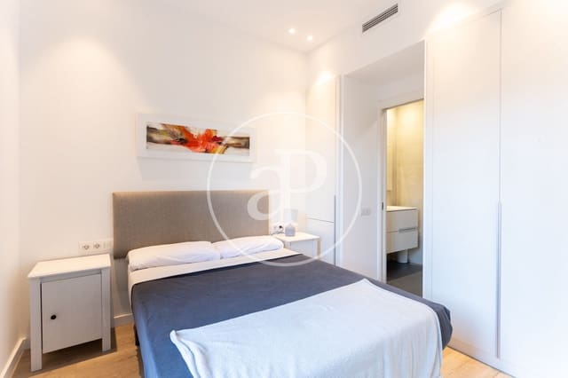 3 bedroom Apartment for rent in La Sagrada Família, Barcelona city - € 2,350 (Ref: 9262558)