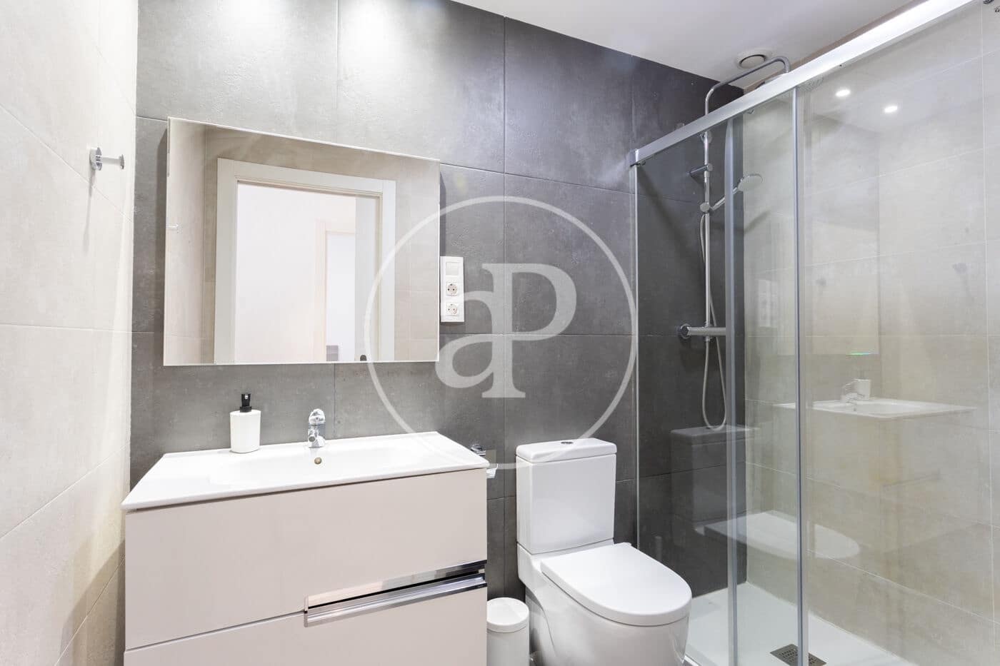 3 bedroom Apartment for rent in Barcelona city - € 2,350 (Ref: 9262558)
