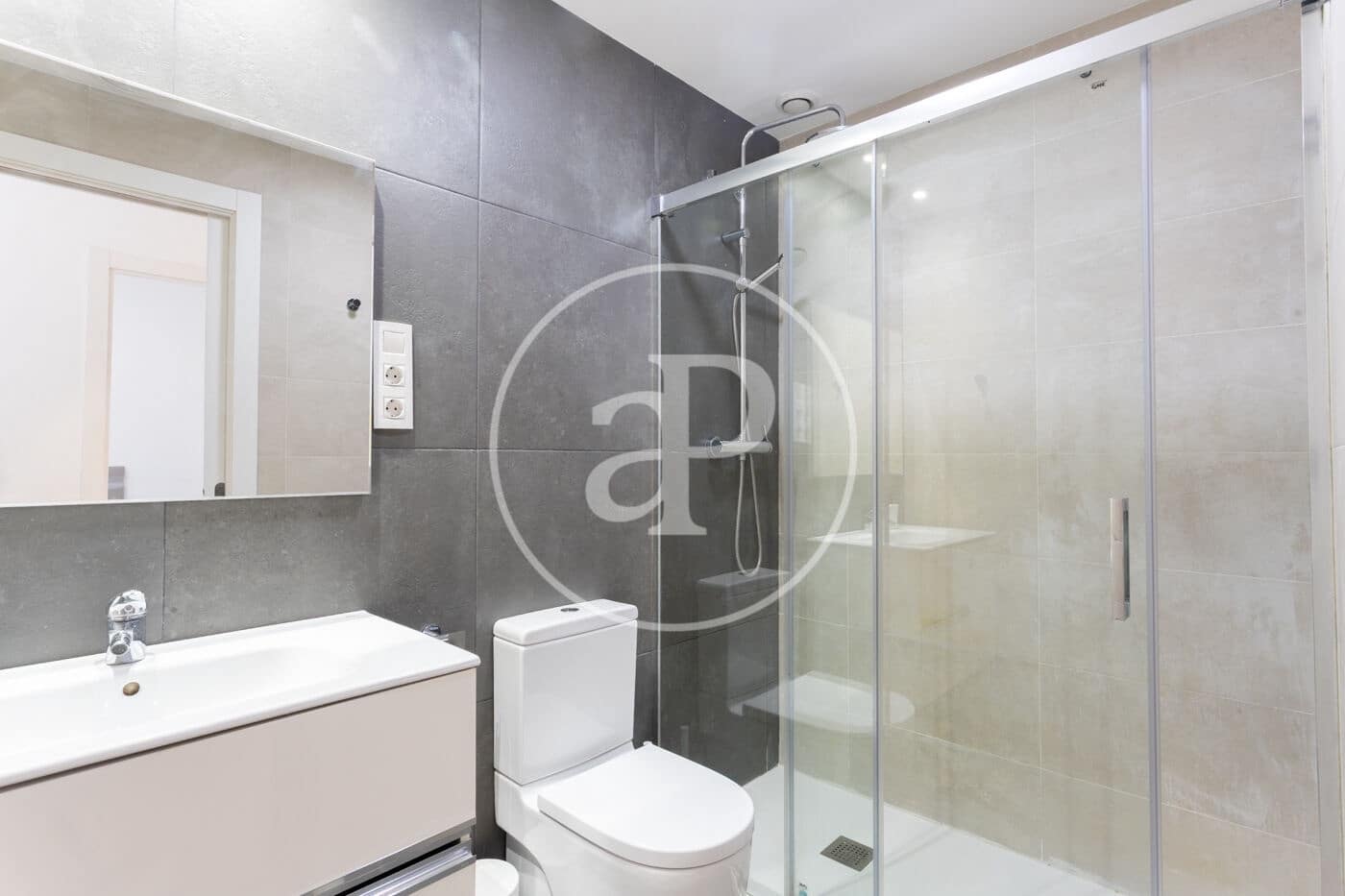 3 bedroom Apartment for rent in Barcelona city - € 2,350 (Ref: 9262558)