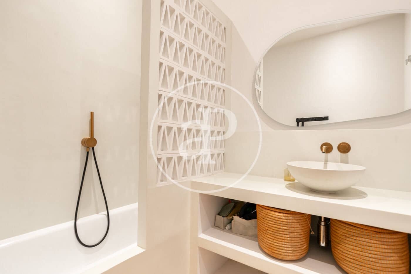 2 soverom Leilighet til leie i Barcelona by - € 2 200 (Ref: 9271461)