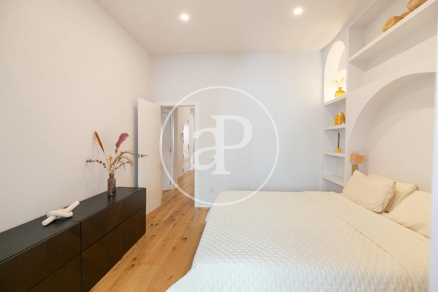 2 soverom Leilighet til leie i Barcelona by - € 2 200 (Ref: 9271461)
