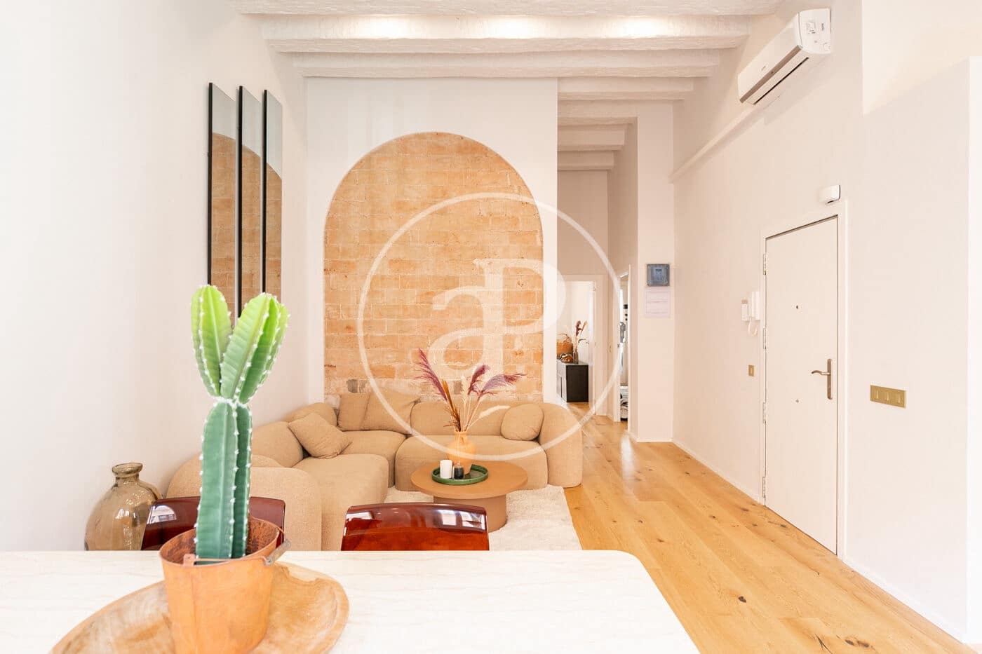 2 soverom Leilighet til leie i Barcelona by - € 2 200 (Ref: 9271461)
