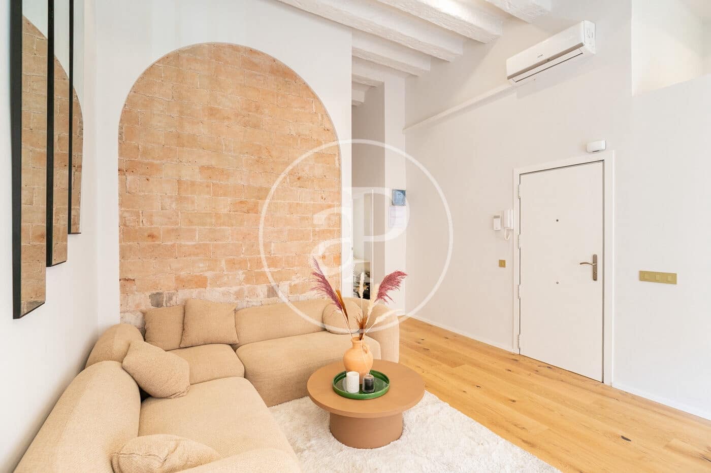 2 soverom Leilighet til leie i Barcelona by - € 2 200 (Ref: 9271461)
