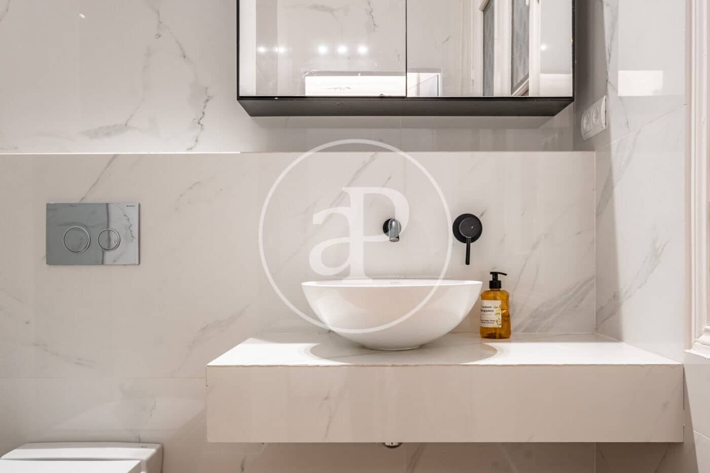 Appartement de 2 chambres à louer à Barcelone ville - 3 146 € (Ref: 9272581)