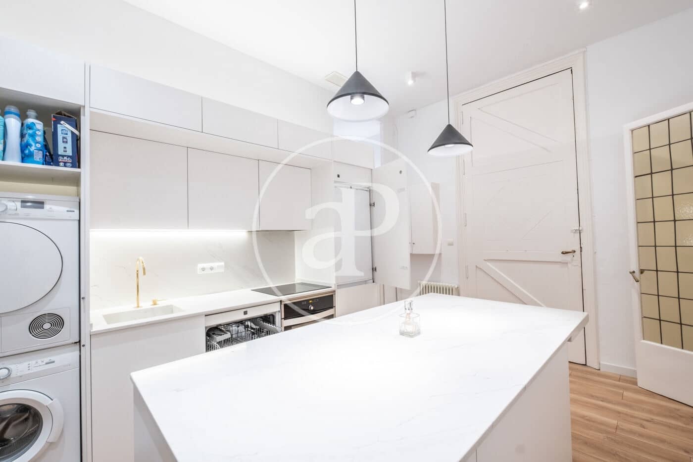 Appartement de 2 chambres à louer à Barcelone ville - 3 146 € (Ref: 9272581)