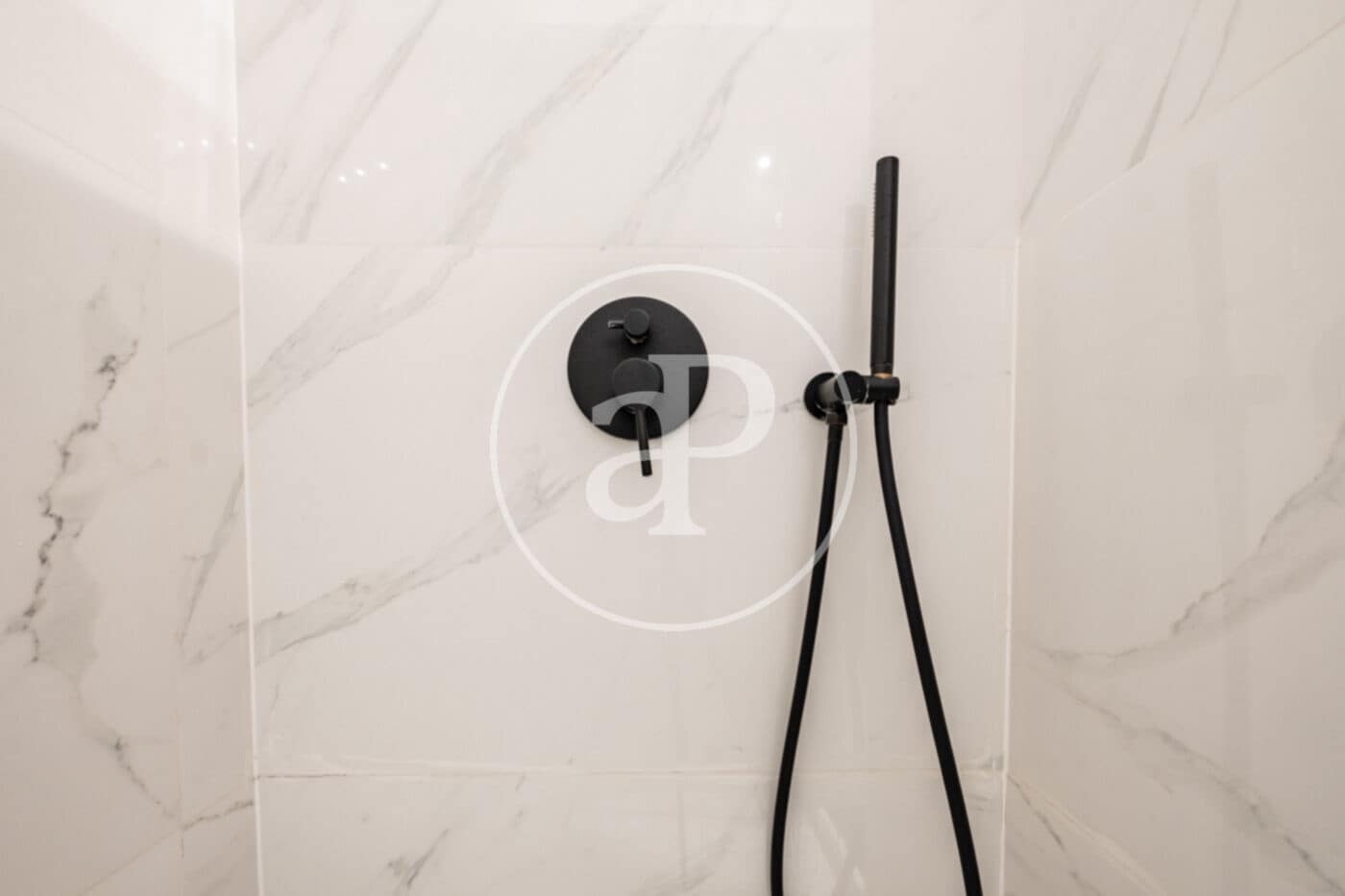 Appartement de 2 chambres à louer à Barcelone ville - 3 146 € (Ref: 9272581)