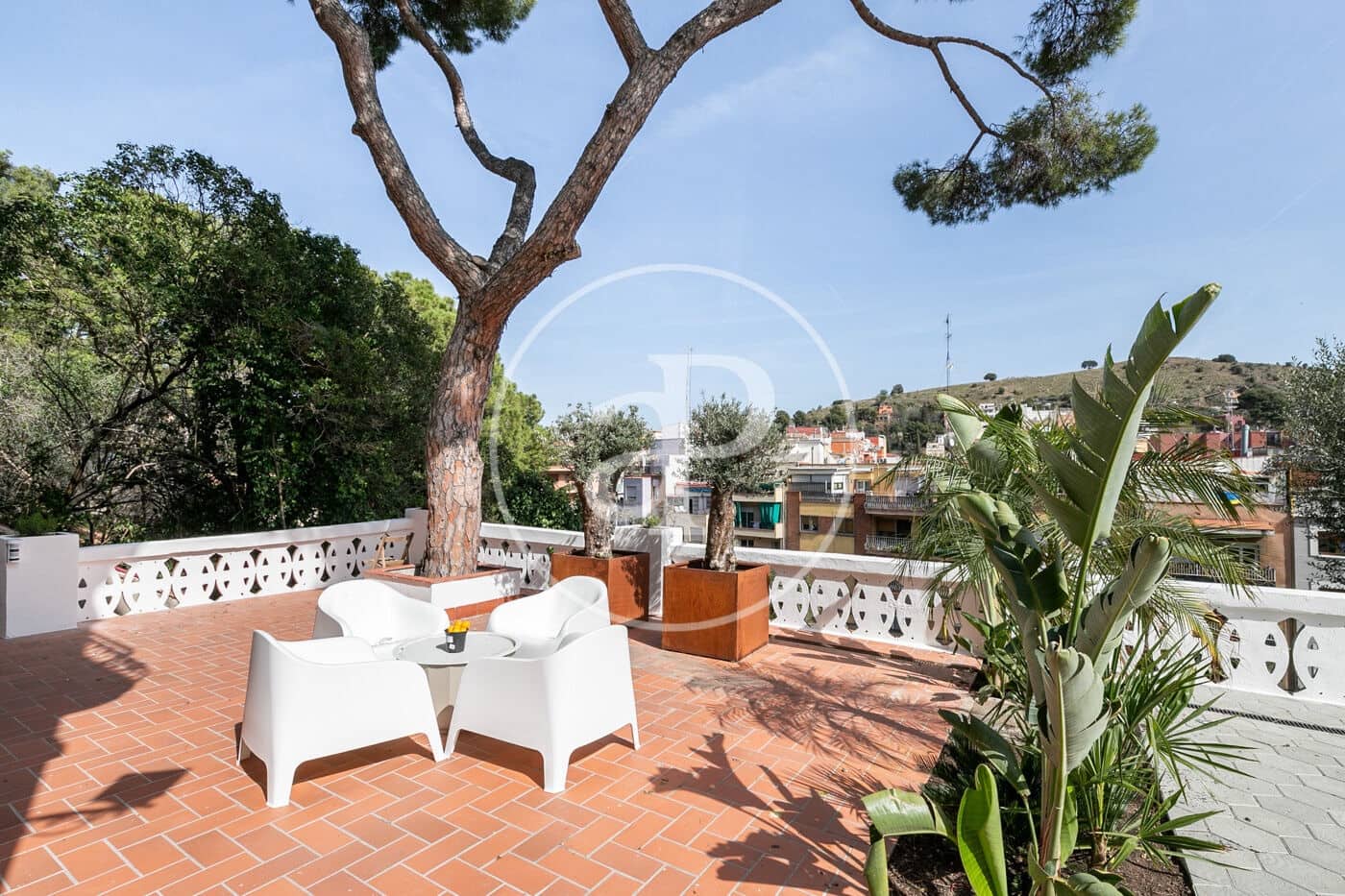 5 soveværelse Villa til leje i Barcelona by med swimmingpool - € 8.000 (Ref: 9301032)