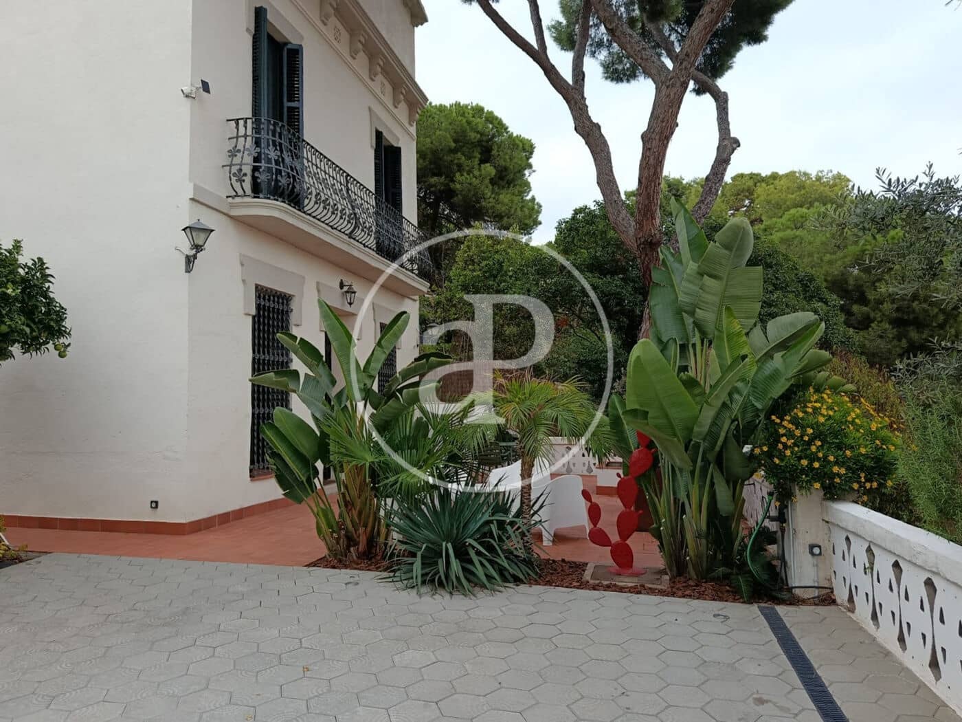 5 soveværelse Villa til leje i Barcelona by med swimmingpool - € 8.000 (Ref: 9301032)