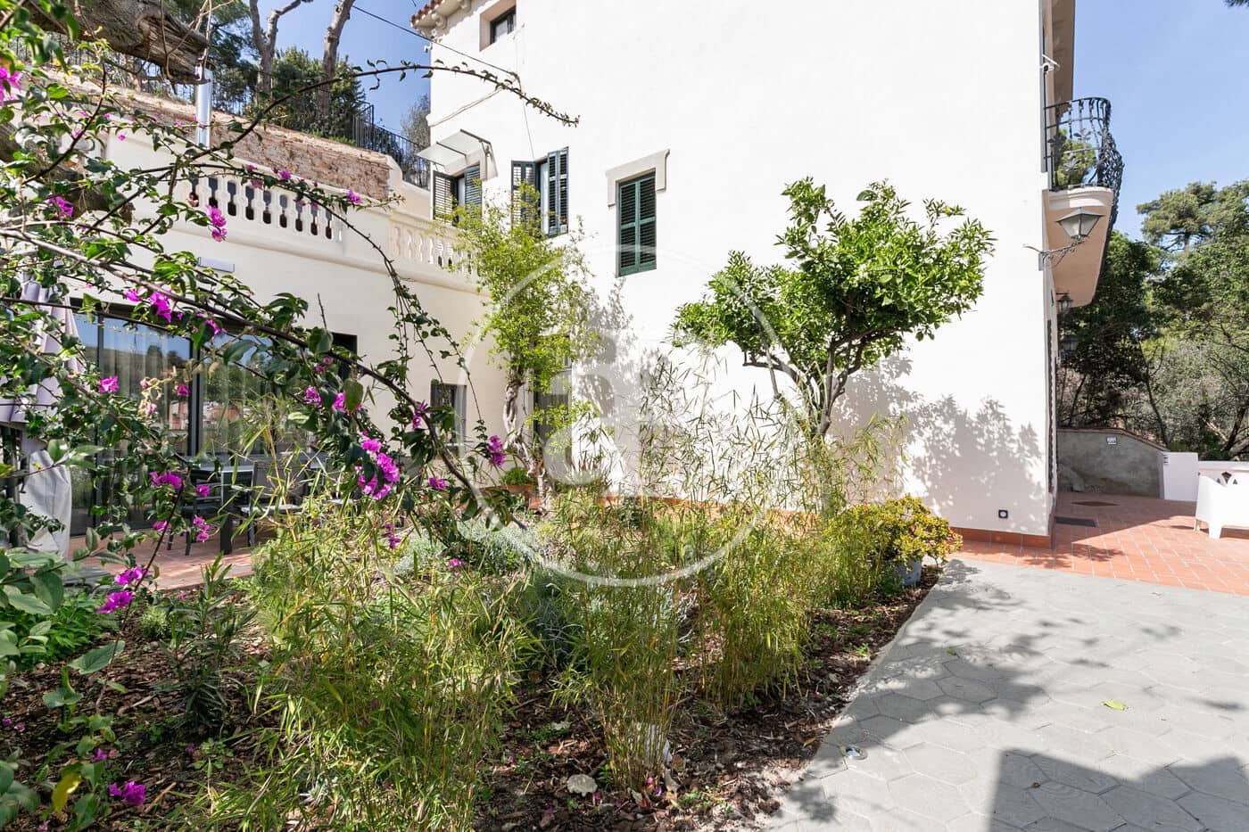 5 soveværelse Villa til leje i Barcelona by med swimmingpool - € 8.000 (Ref: 9301032)