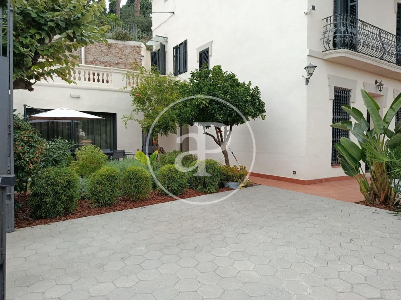 5 soveværelse Villa til leje i Barcelona by med swimmingpool - € 8.000 (Ref: 9301032)