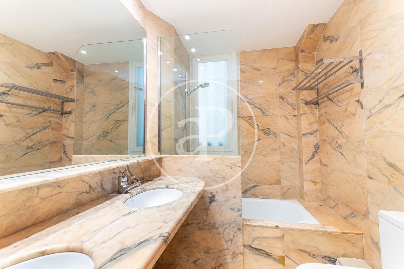 4 sypialnia Apartament do wynajęcia w Miasto Barcelona - 2 600 € (Ref: 9301036)