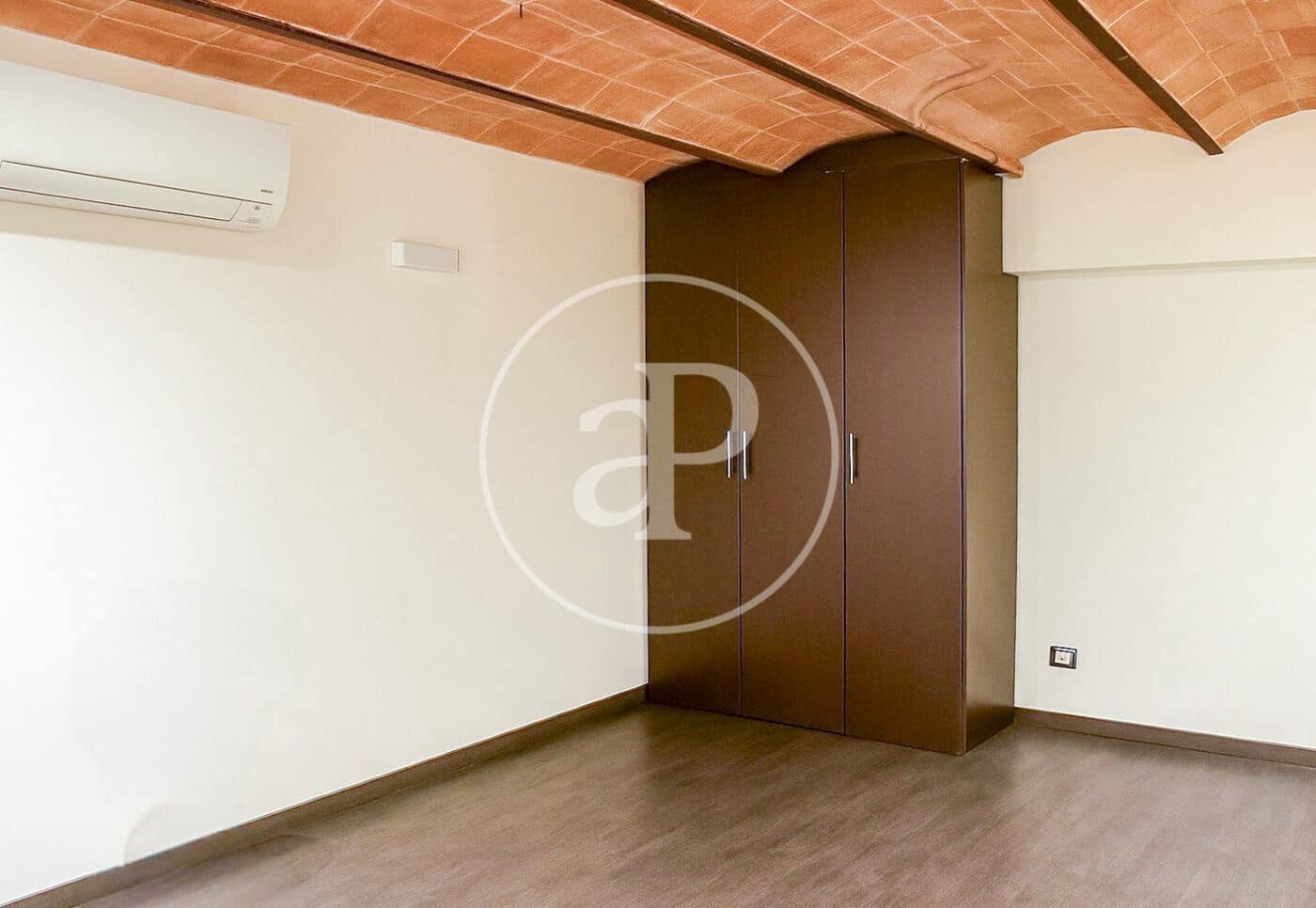 2 bedroom Apartment for sale in Barcelona city - € 345,000 (Ref: 9303513)