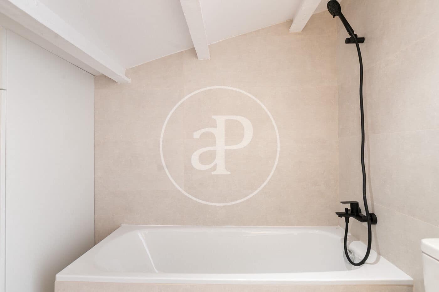 4 makuuhuone Kattohuoneisto myytävänä paikassa Barcelona kaupunki - 890 000 € (Ref: 9303516)