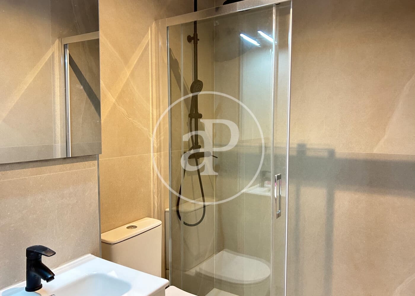 1 sypialnia Willa do wynajęcia w Miasto Barcelona - 1 300 € (Ref: 9303517)