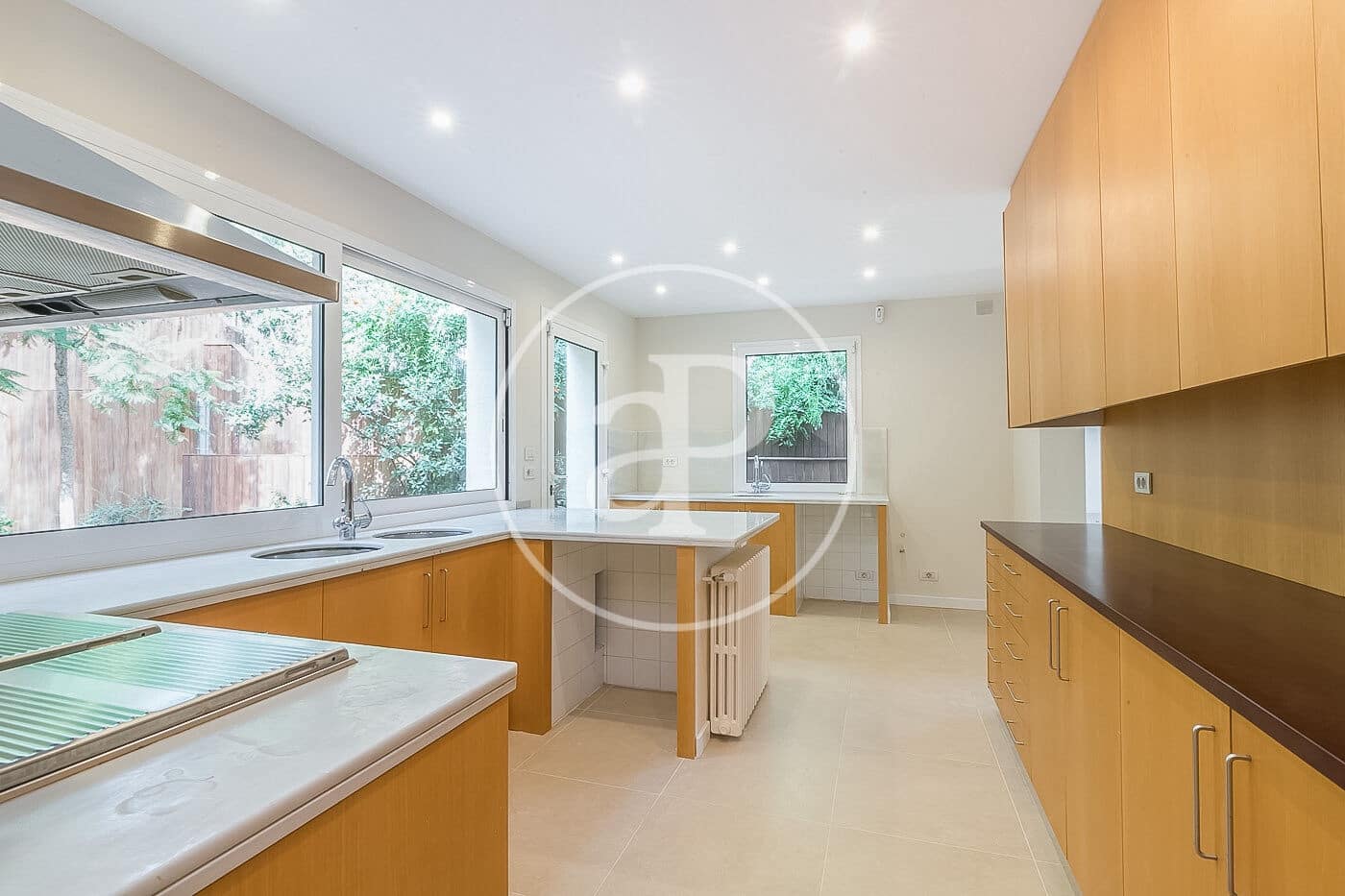 5 slaapkamer Villa te huur in Barcelona stad met zwembad - € 12.500 (Ref: 9303518)