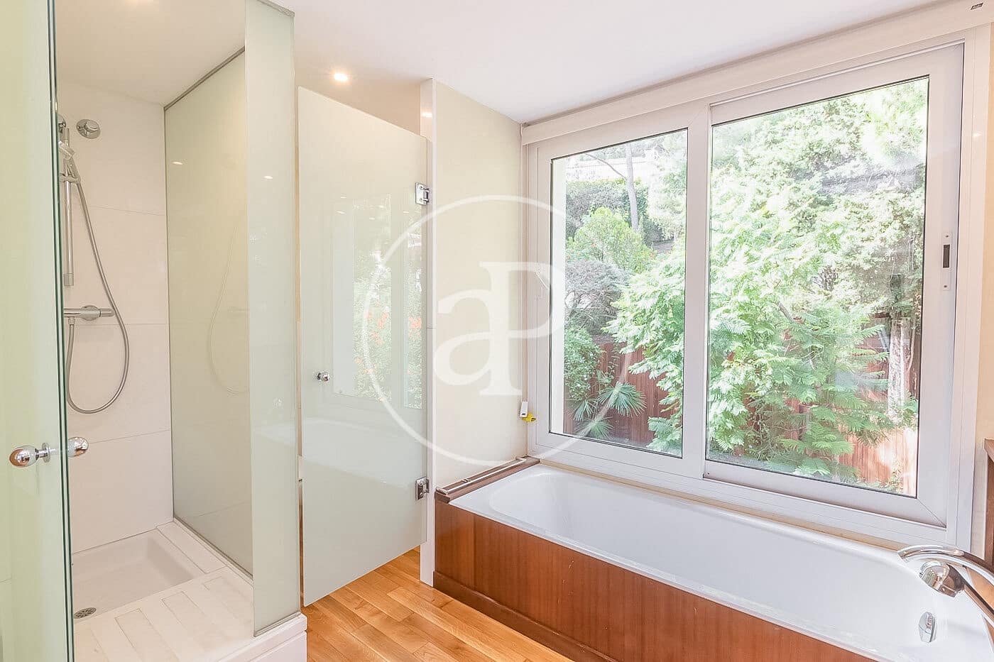 5 slaapkamer Villa te huur in Barcelona stad met zwembad - € 12.500 (Ref: 9303518)