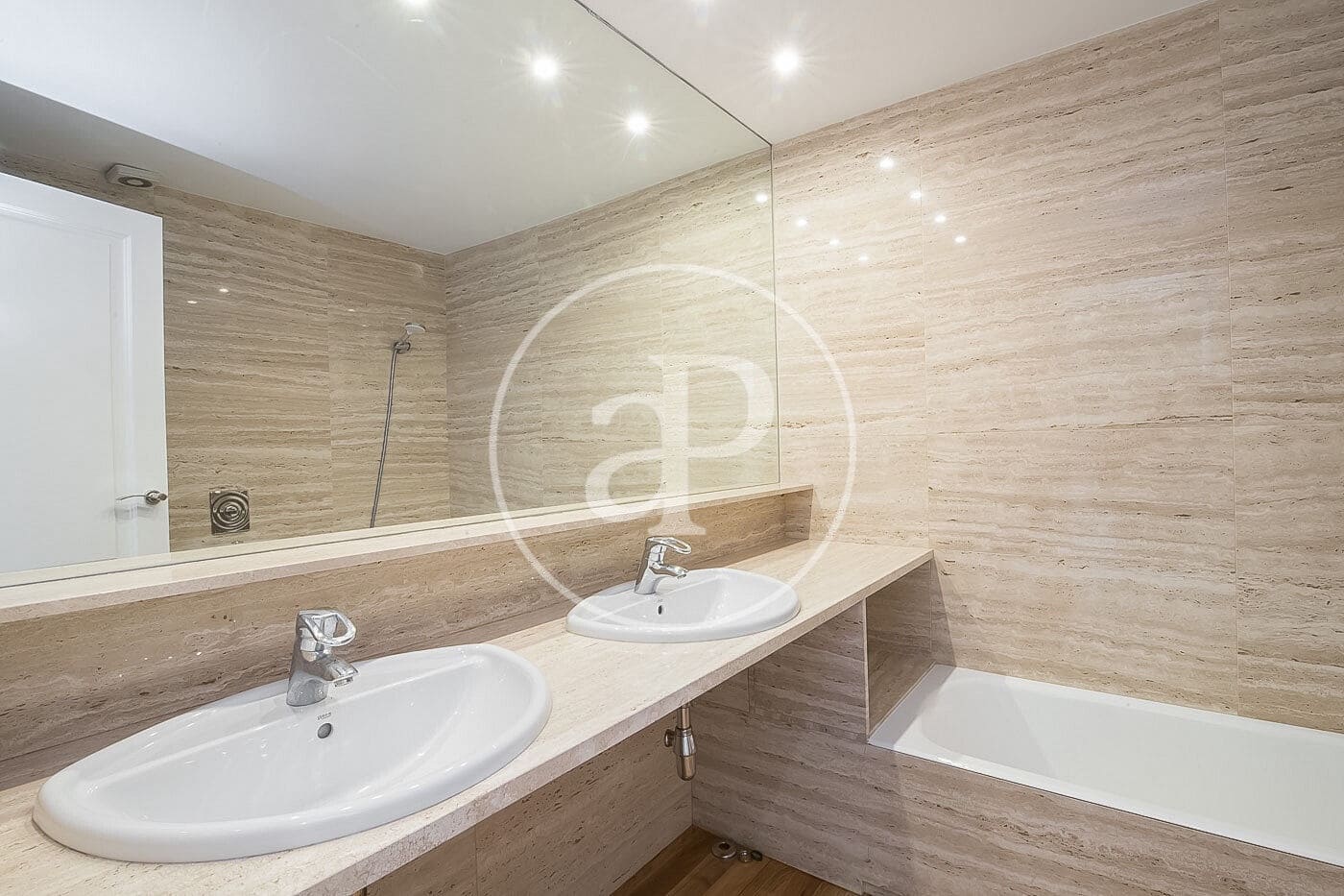 5 slaapkamer Villa te huur in Barcelona stad met zwembad - € 12.500 (Ref: 9303518)