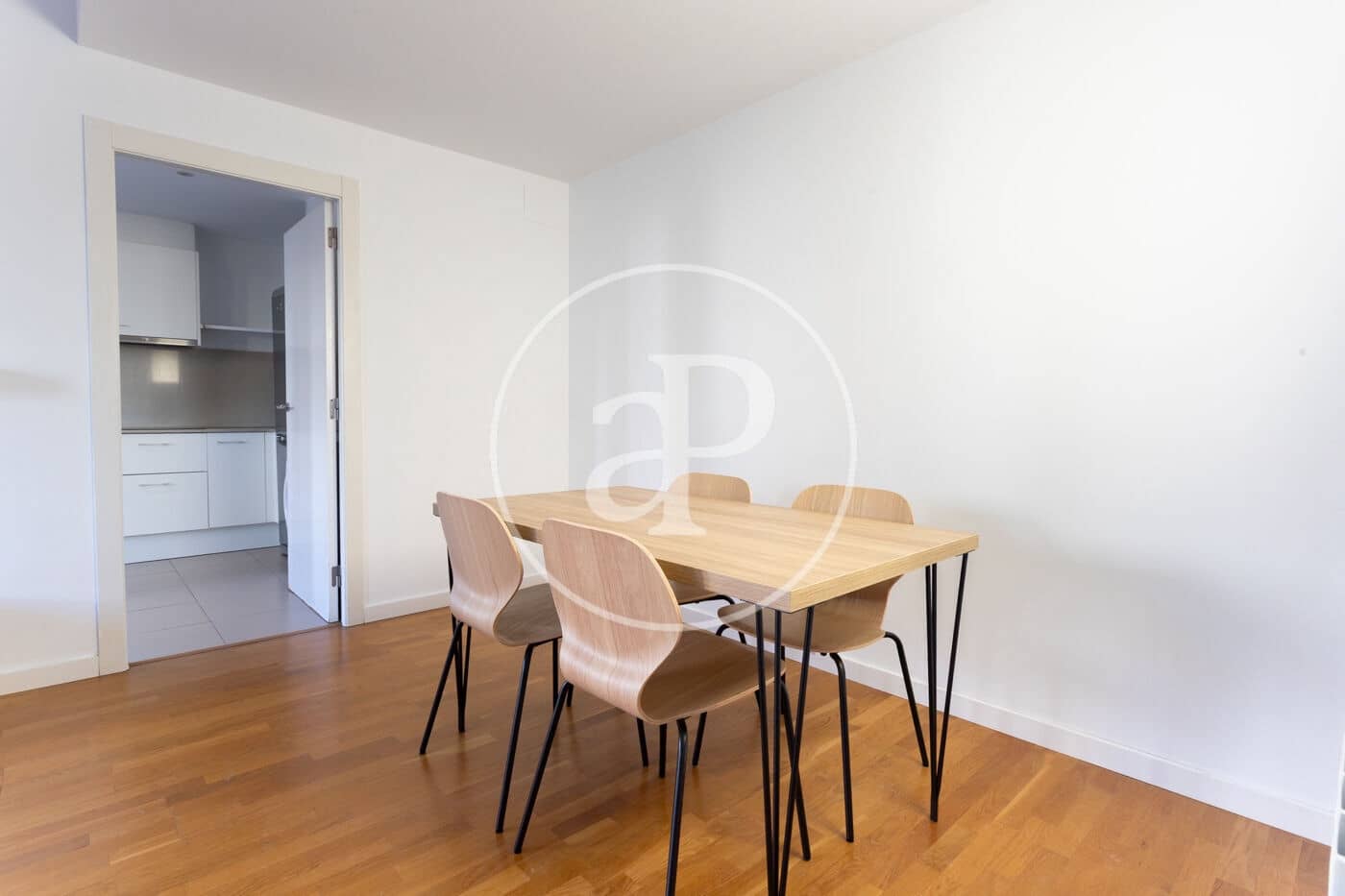 3 soveværelse Lejlighed til leje i Barcelona by - € 2.500 (Ref: 9312844)