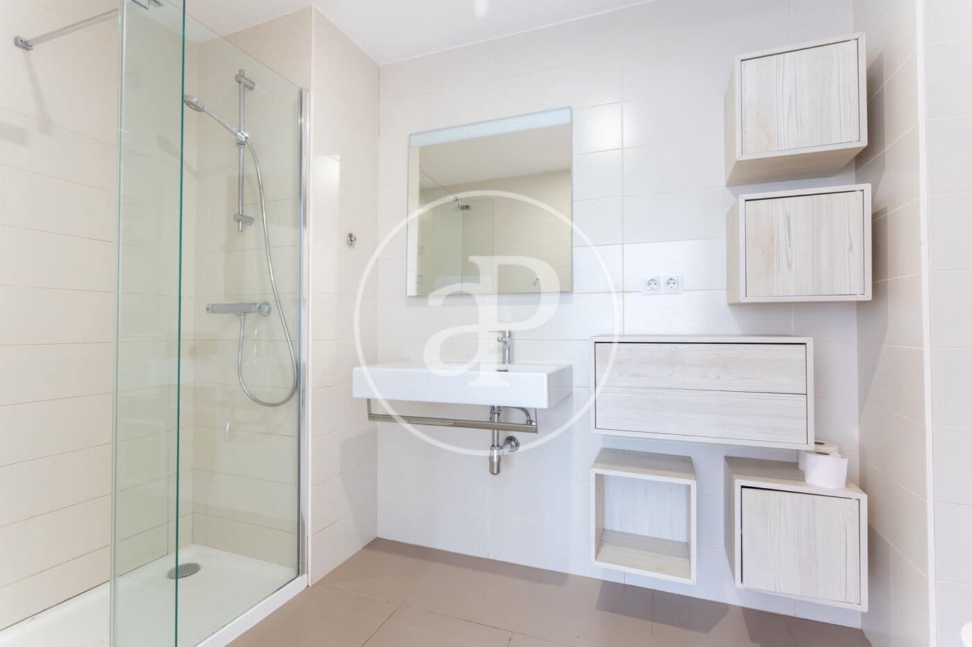 3 soveværelse Lejlighed til leje i Barcelona by - € 2.500 (Ref: 9312844)