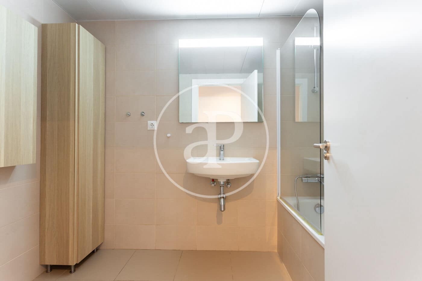 3 soveværelse Lejlighed til leje i Barcelona by - € 2.500 (Ref: 9312844)