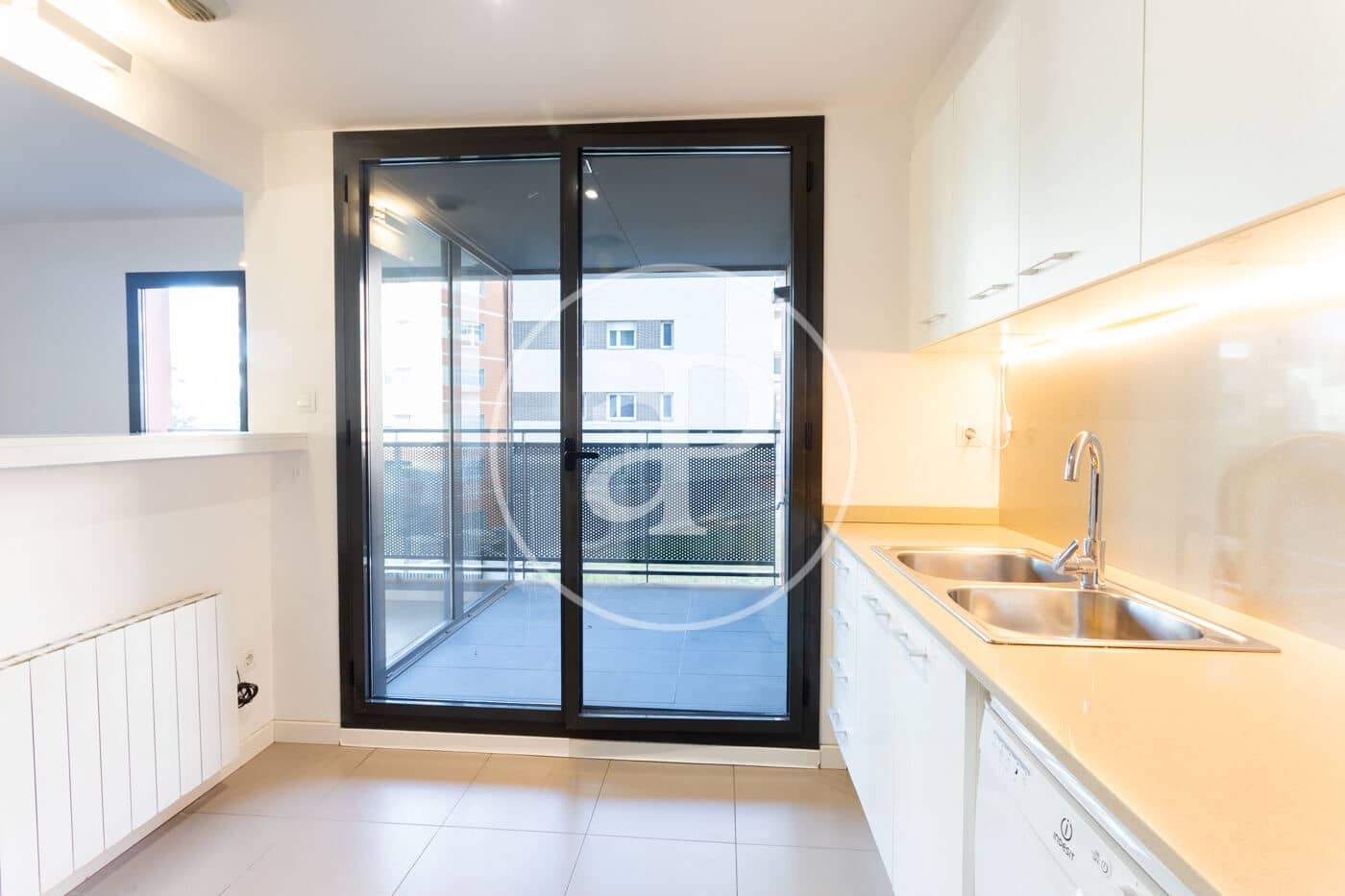 3 soveværelse Lejlighed til leje i Barcelona by - € 2.500 (Ref: 9312844)