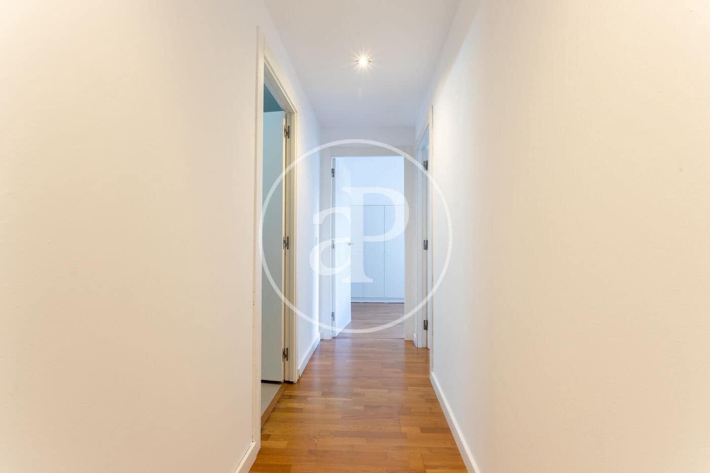 3 soveværelse Lejlighed til leje i Barcelona by - € 2.500 (Ref: 9312844)