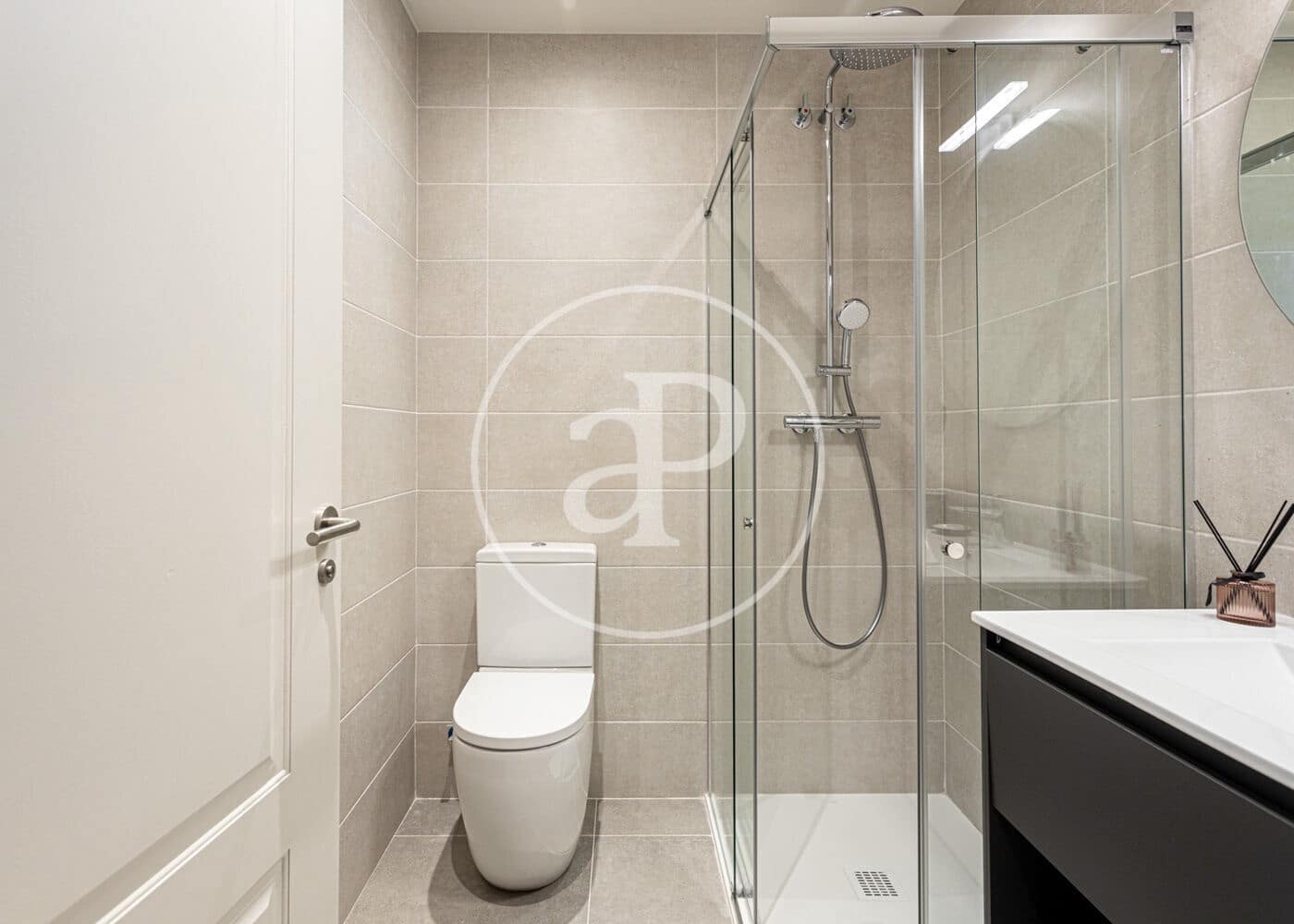 2 slaapkamer Appartement te huur in Barcelona stad - € 3.250 (Ref: 9317826)