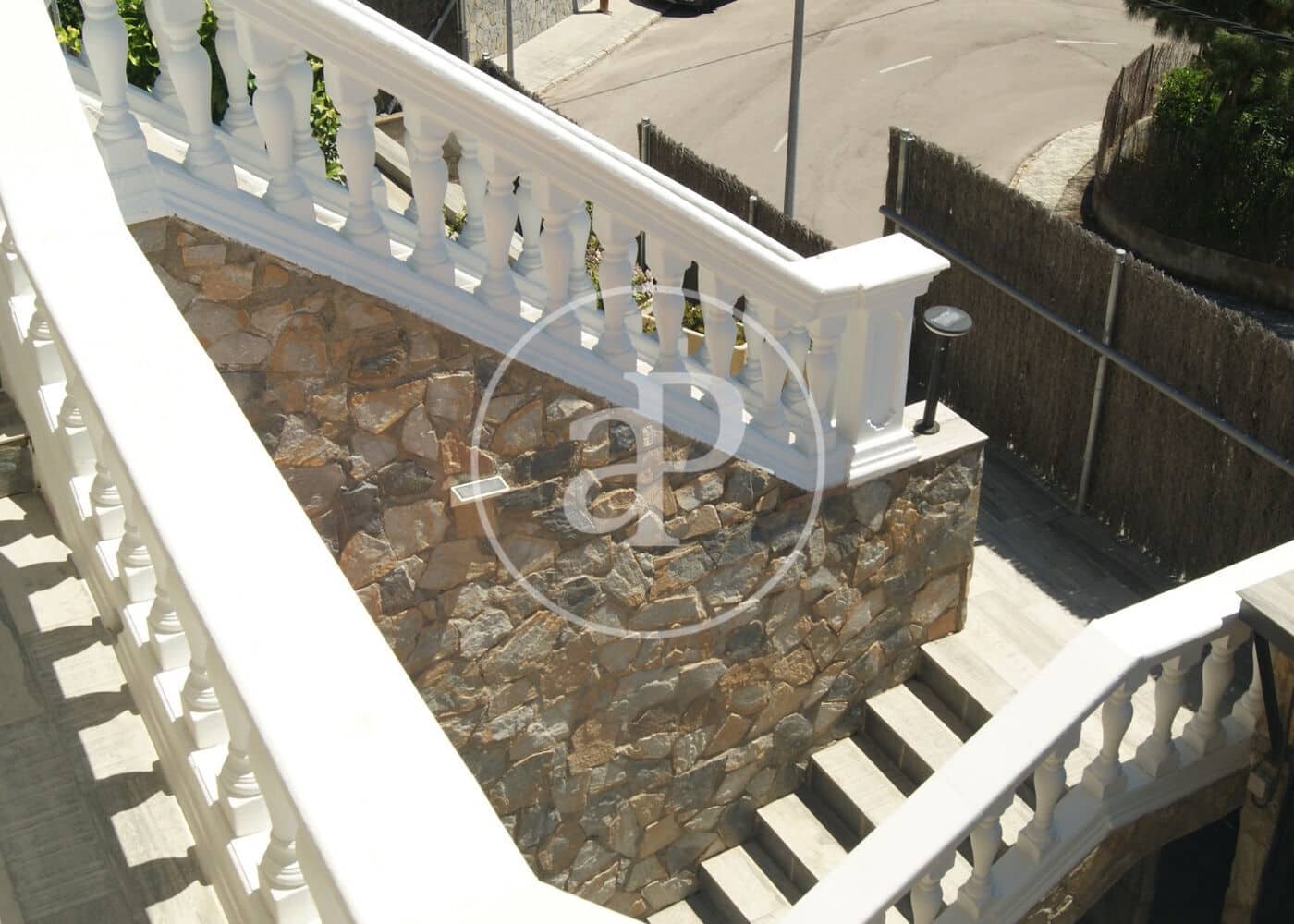 5 bedroom Villa for sale in Alella with pool - € 1,090,000 (Ref: 9321877)