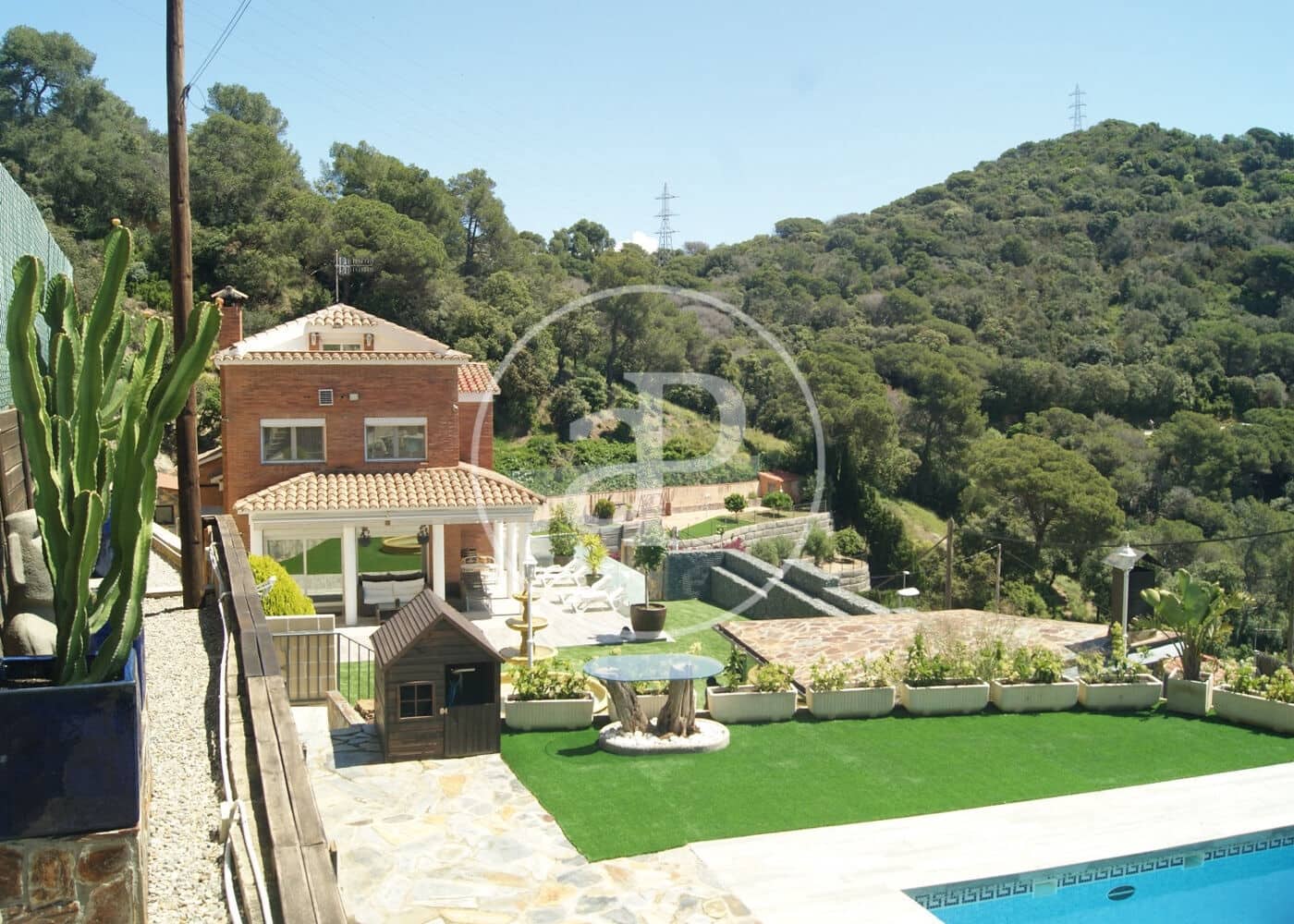 5 bedroom Villa for sale in Alella with pool - € 1,090,000 (Ref: 9321877)